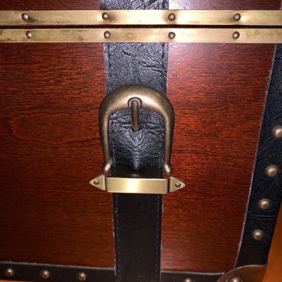 Bombay Co Trunk Style Jewelry Box - Picture 6 of 13